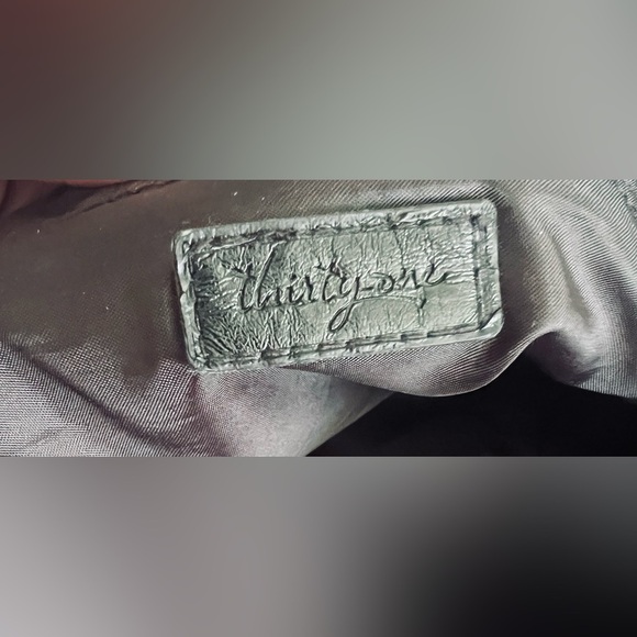 Vintage Thirty-One Black and Gray Shoulder Bag with Floral Design - Picture 4 of 10